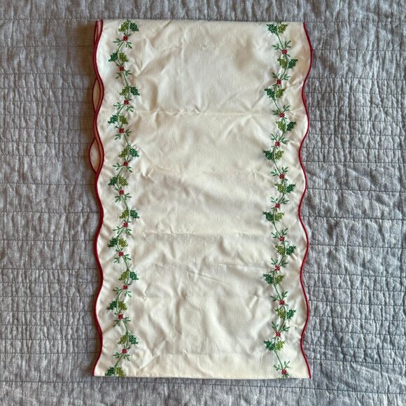 Vintage Christmas Handmade Table Runner - Picture 8 of 12